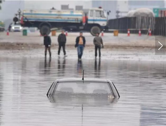 行駛途中突遇大雨車輛需要注意什么?